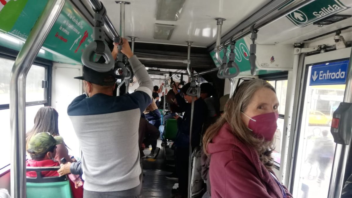 Usuarios. Más de un millón de pasajeros se movilizan diariamente en el sistema de transporte municipal en Quito.