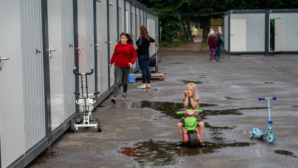 Niños jugando en un centro para desplazados en Leópolis, Ucrania