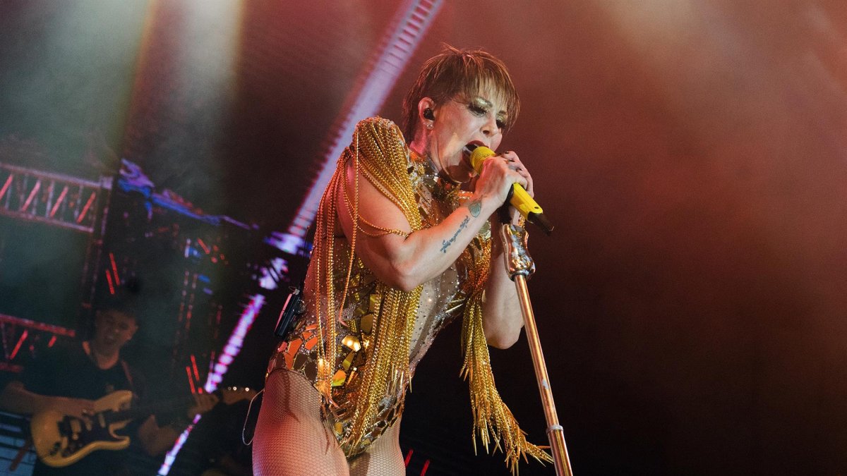 Fotografía sin fecha cedida por Pro Eventos, de la cantante mexicana Alejandra Guzmán durante un concierto en Mérida, Yucatán (México).