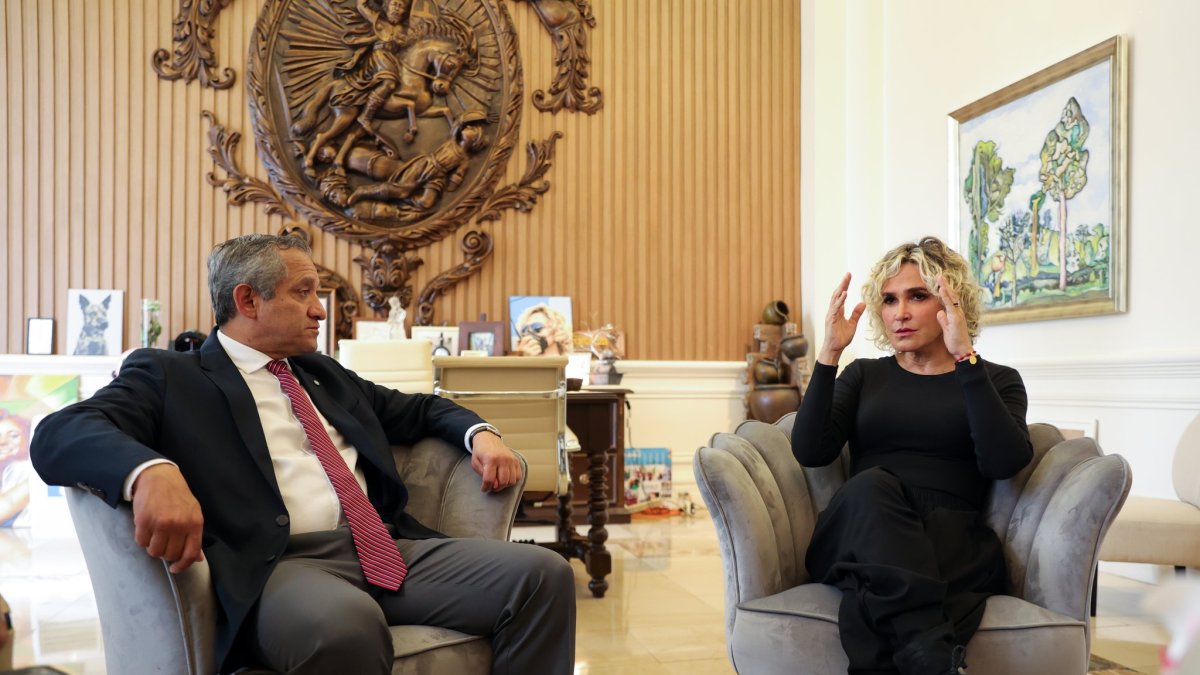 Encuentro. Carrillo junto a Viteri en el Municipio.