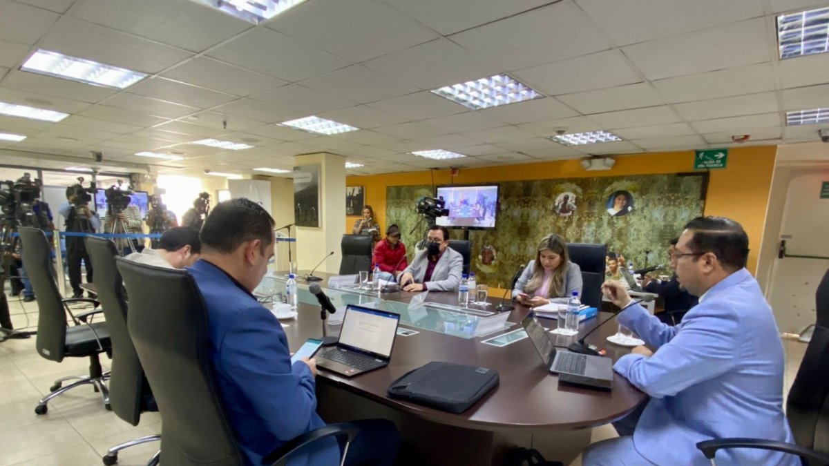 Sesión. Los vocales del CPCCS recibieron la terna para el CJ. Ahora deben revisar los perfiles y requisitos.