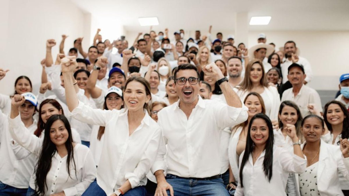 Referencia. Silvia Córdova, esposa de Luis Chonillo, junto a Andrés Guschmer.