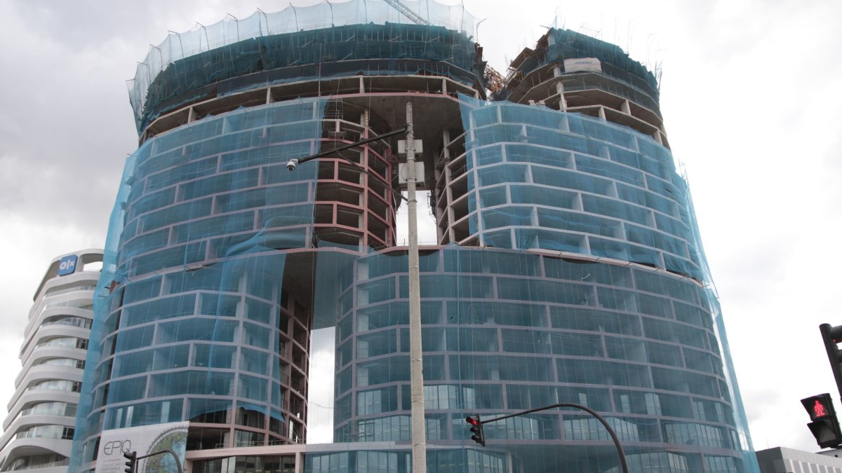 Los edificios con más de 20 pisos, antes no eran posibles por la presencia del aeropuerto dentro de la ciudad.