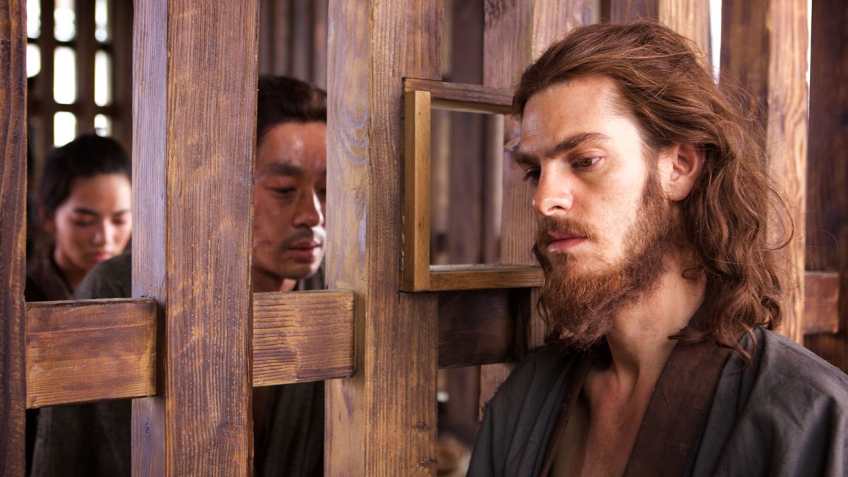 Andrew Garfield en una escena de la película en la que compartió créditos con Liam Neeson y Adam Driver.