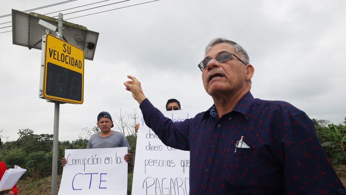 Puerto Inca. Los denunciantes se quejan al filo de la carretera