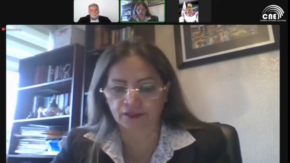 La consejera Nájera lanzó la acusación en medio de una sesión del pleno del CNE.