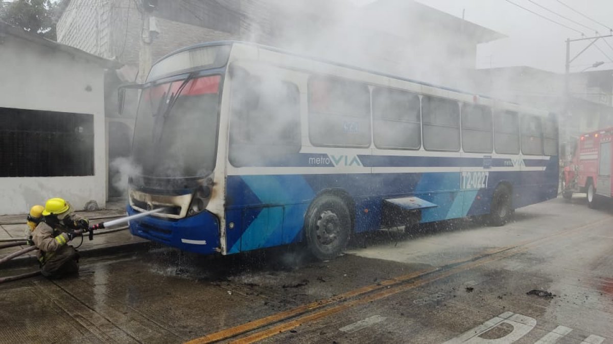 Hecho. La unidad se incendió estando en servicio.