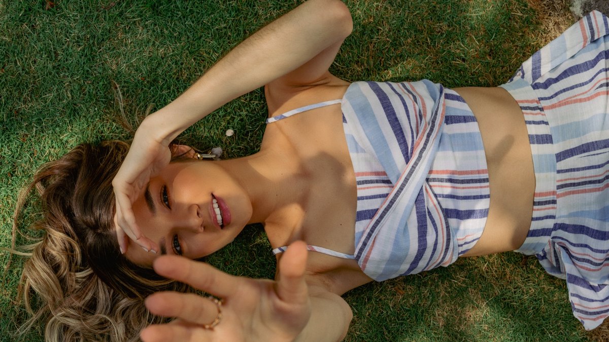 La influencer manabita muestra su estilo al vestir.