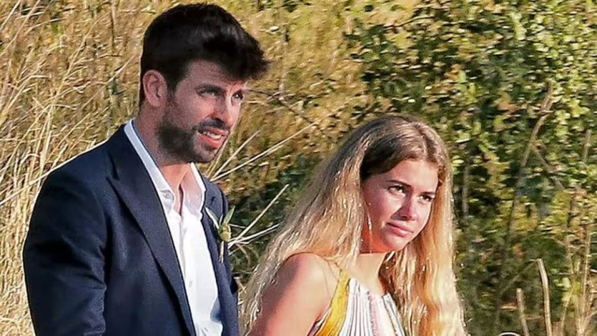 Las fotos del futbolista con su nueva novia, (Chía Martí), habrían ocasionado la determinación de Shakira de irse a vivir a Estados Unidos, cuanto antes, con sus hijos.