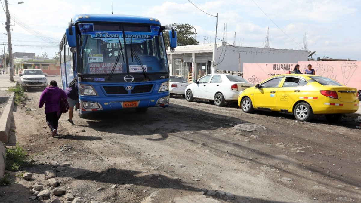 1. Dañado. Más de 3 kilómetros lucen destruidos y ocasionan dificultad en la circulación
