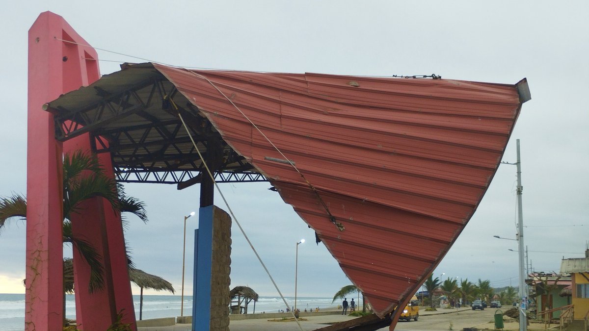 Así permanece ahora la concha acústica de la localidad.