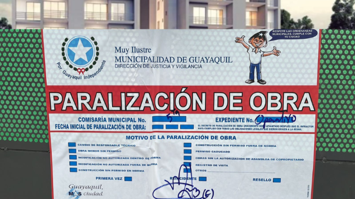 Sello con el que el Municipio da orden de paralizar la obra.