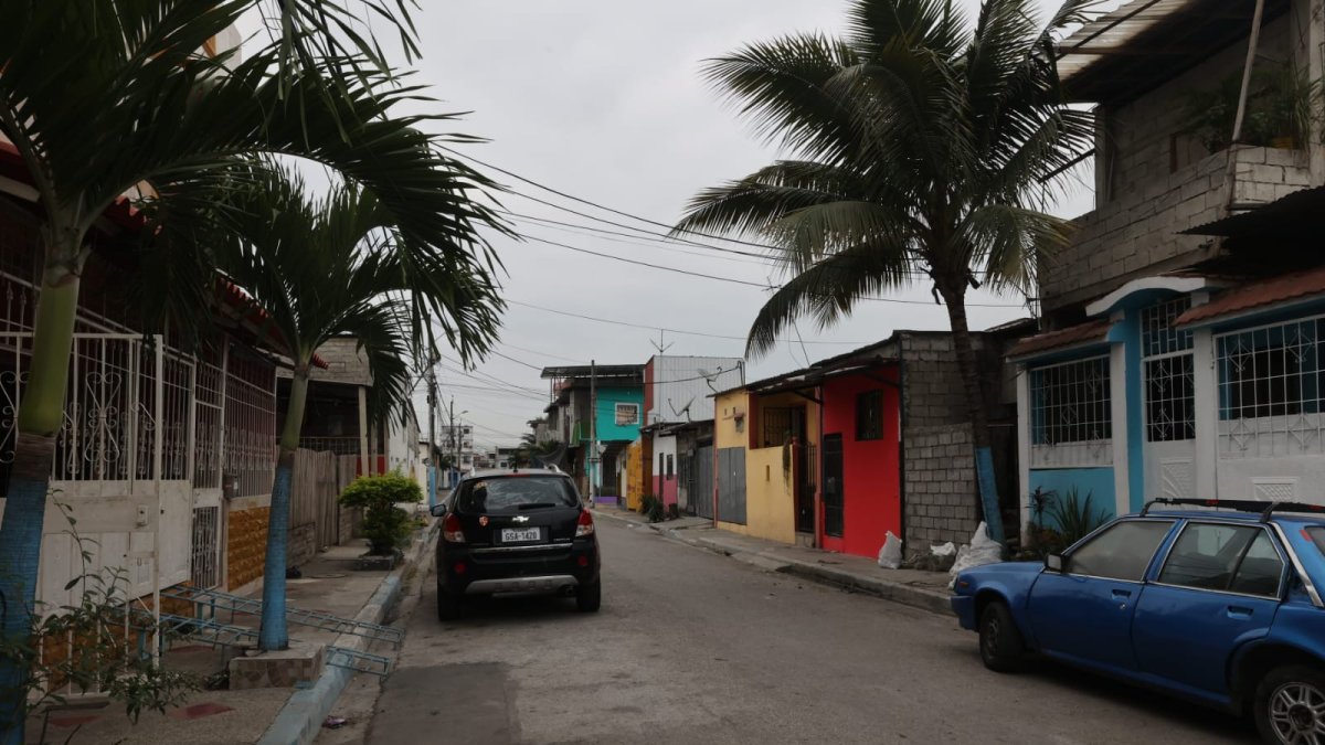 Los explosivos dejaron daños en varias viviendas y vehículos