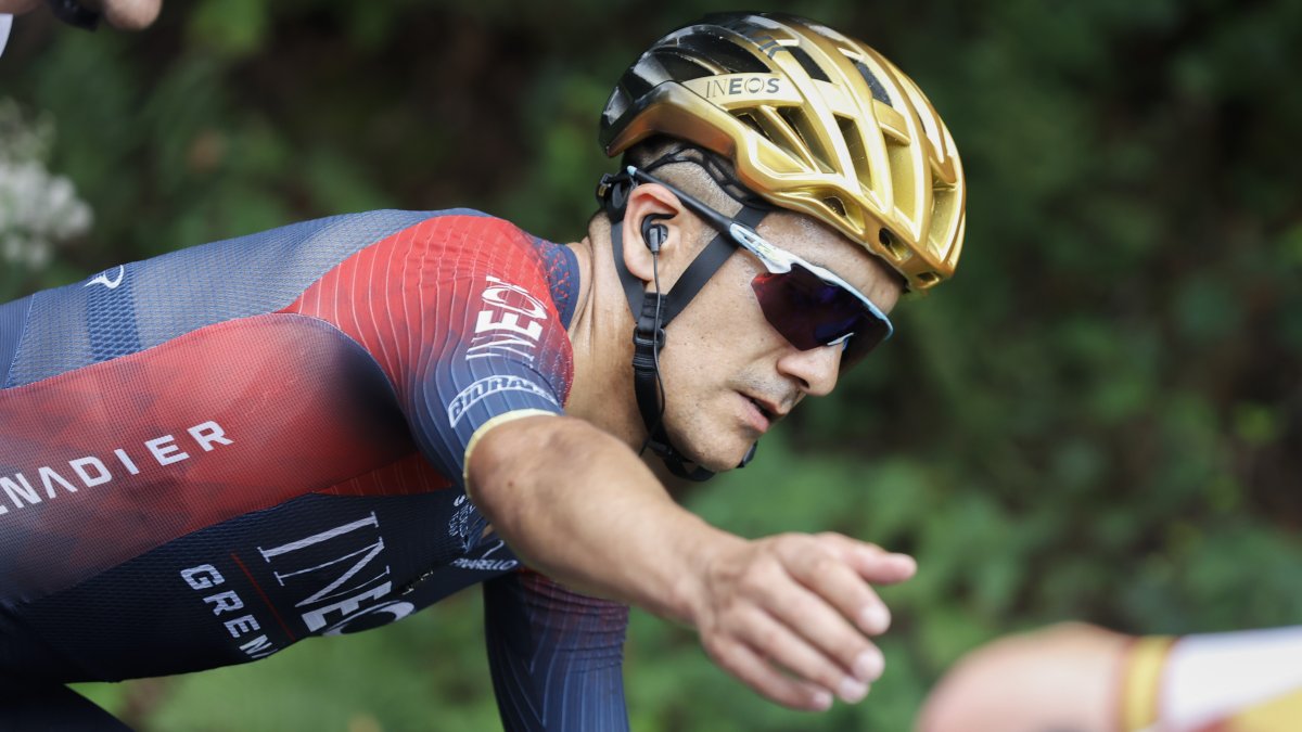 Richard Carapaz, ciclista ecuatoriano de Ineos, descendió al puesto 25 en la clasificación general de la Vuelta a España.