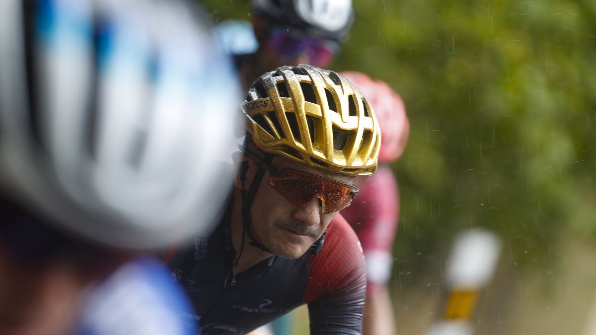 Richard Carapaz, ciclista ecuatoriano de Ineos, se ubica en el puesto 26 de la Vuelta a España.