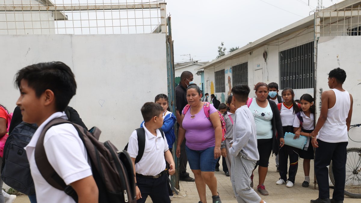 Problema. Las ‘cuotas voluntarias’, ahora llamadas ‘autogestión’, se han mantenido en los planteles. Ahora no todos los padres pueden pagarlas.