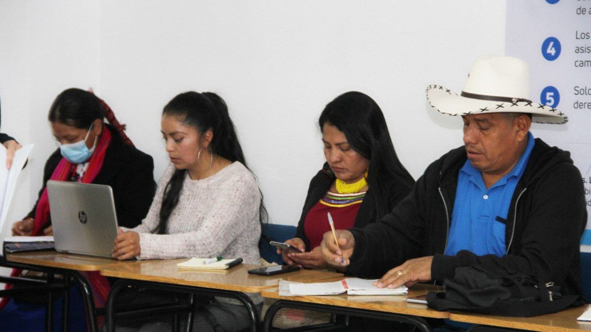 Dirigencia indígena en la reinstalación de trabajo en la mesa de Fomento Productivo en Quito.