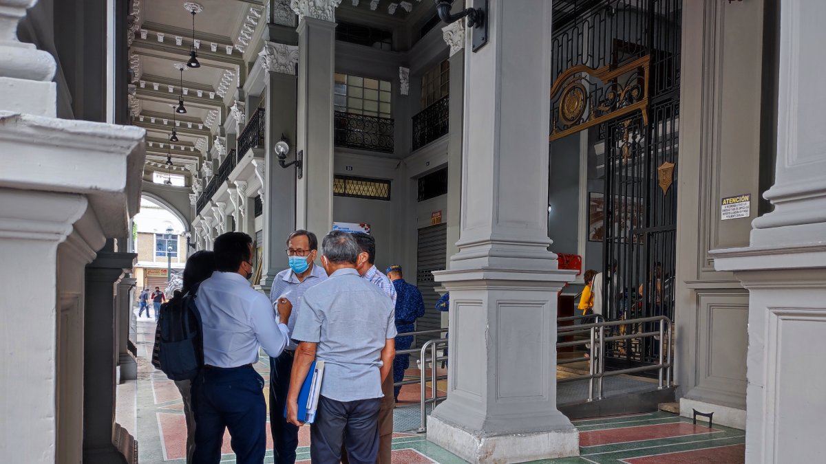 Representantes del Comité Los Ceibos luego de la reunión con fiuncionarios municipales.