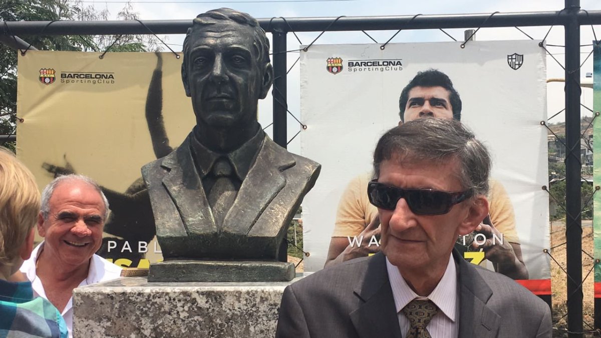Xavier Paulson, presidente de Barcelona, en uno de los homenajes por su labor en el Ídolo.