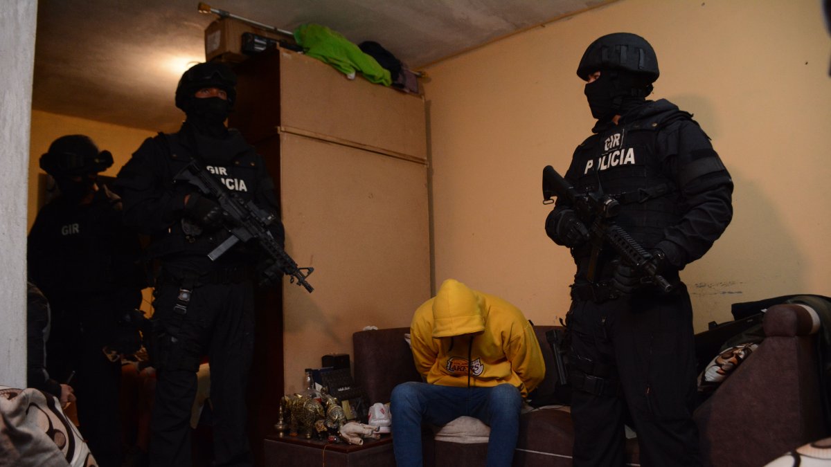 En el barrio Lucha de los Pobres, sur de Quito, un hombre fue detenido junto a otras cuatro más que fueron ubicadas en otros puntos de la ciudad.