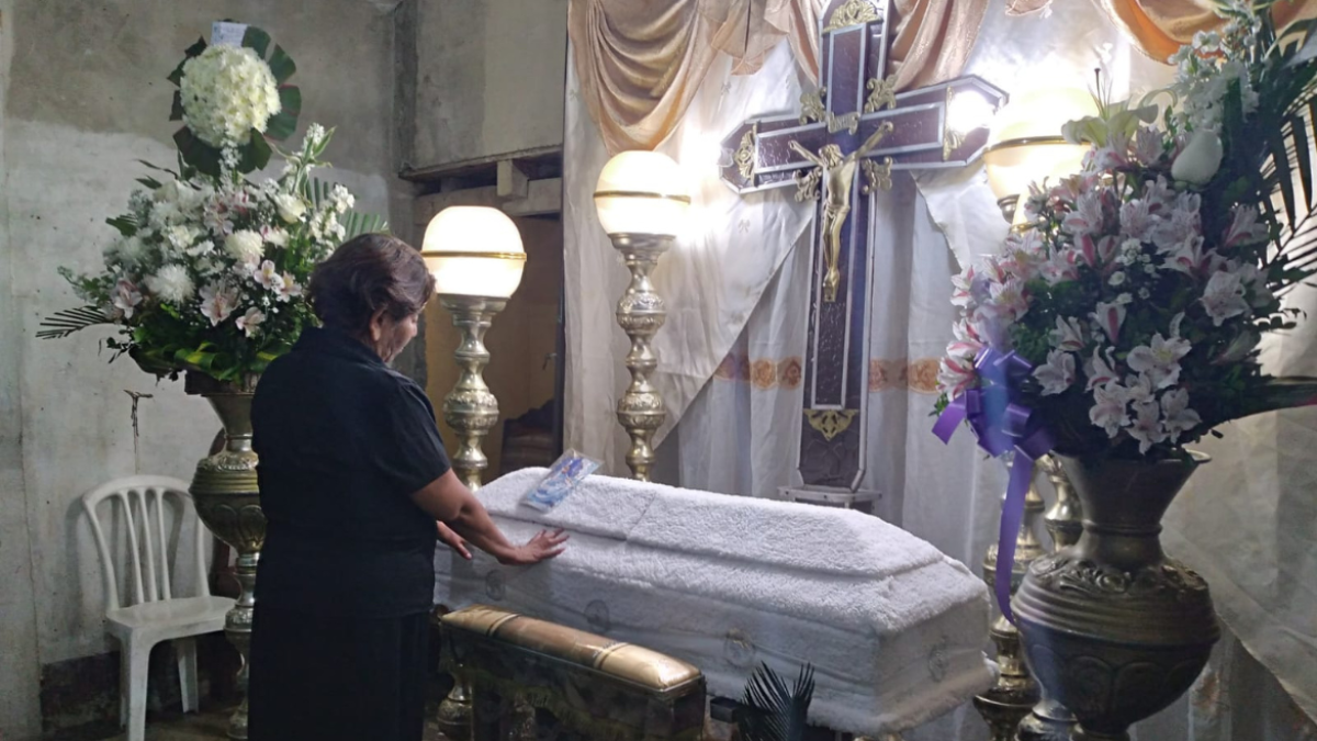 En su casa velan el cuerpo de la niña porque no cuentan con el dinero para los gastos de la sala de velación