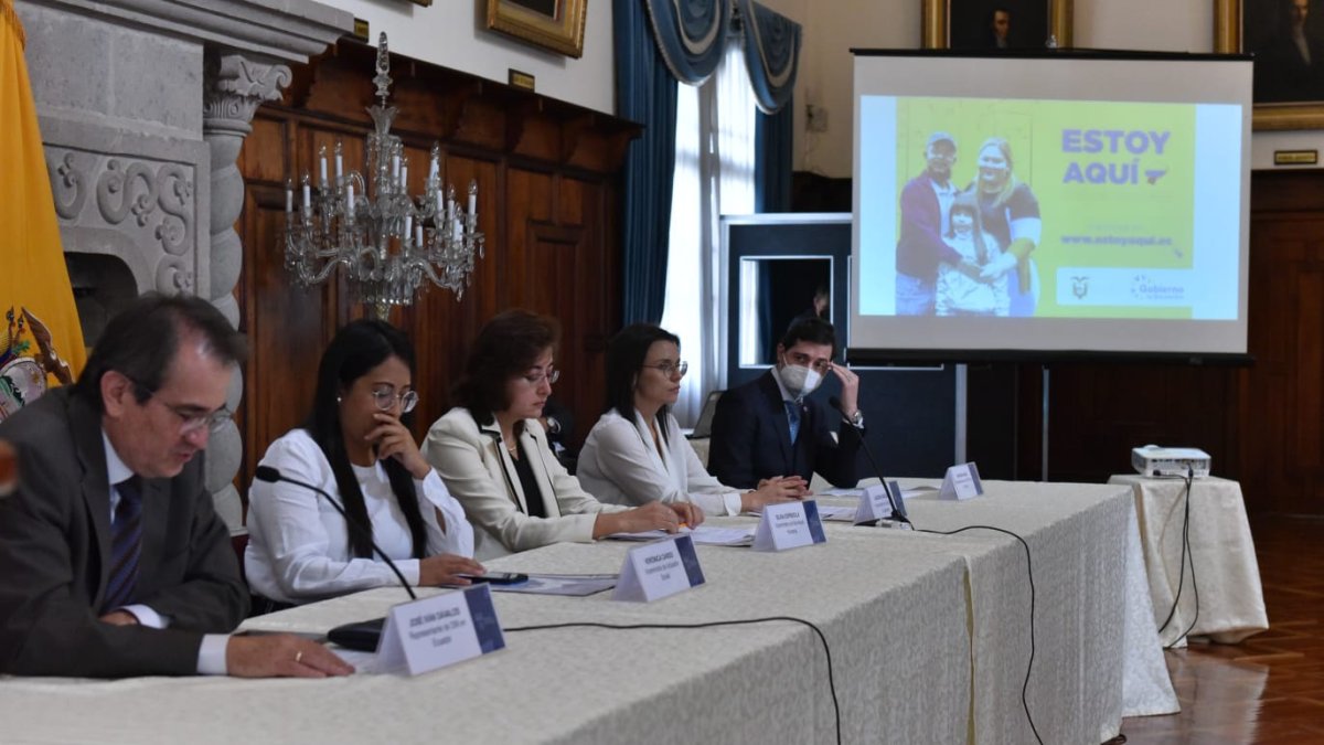 Autoridades de Cancillería, Ministerio de Gobierno, MIES y organismos internacionales en rueda de prensa este miércoles.