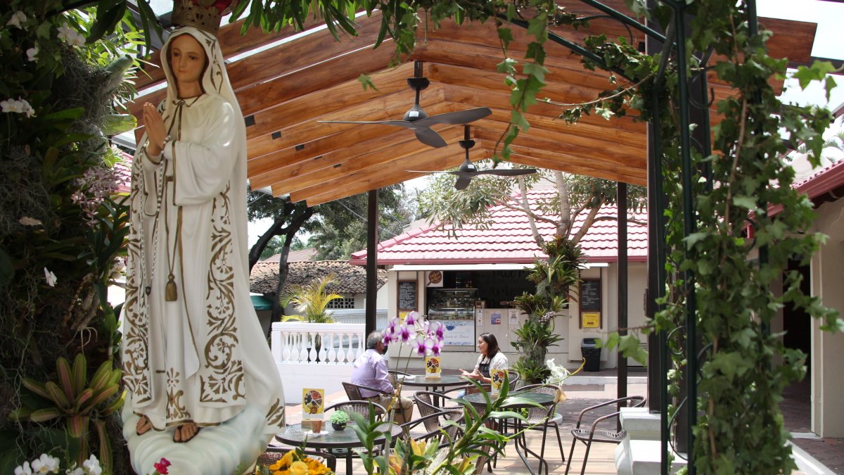 Jardín de Fátima. Abrió el 28 de abril de este año. Está ubicado en un área abierta. Atiende de martes a domingo, en dos horarios: de 09 a 13:00 y de 15:30 a 21:00. En Entre Ríos.