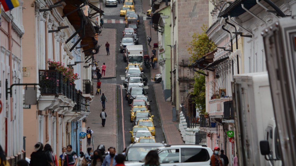 El tráfico comienza a crecer debido al regreso a clases en la capital.