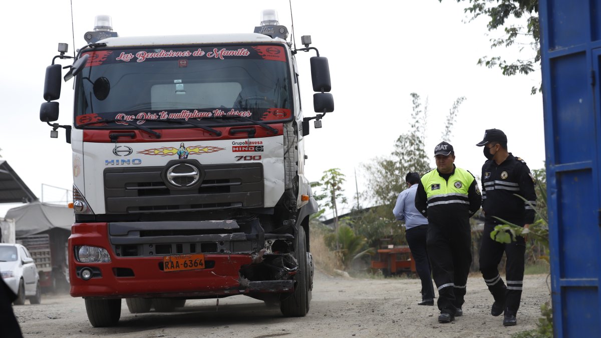 Caso. El vehículo fue encontrado en un garaje en el norte de Guayaquil, cerca de Pascuales. 