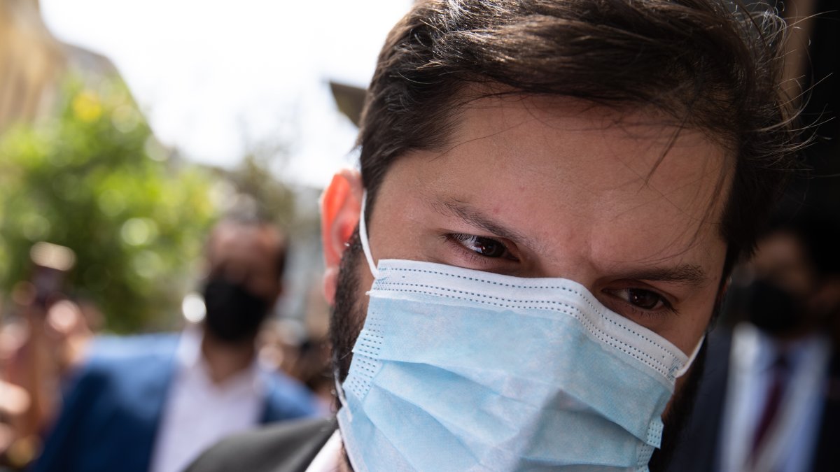Fotografía de archivo en la que se registró al presidente de Chile, Gabriel Boric, en Santiago de Chile.