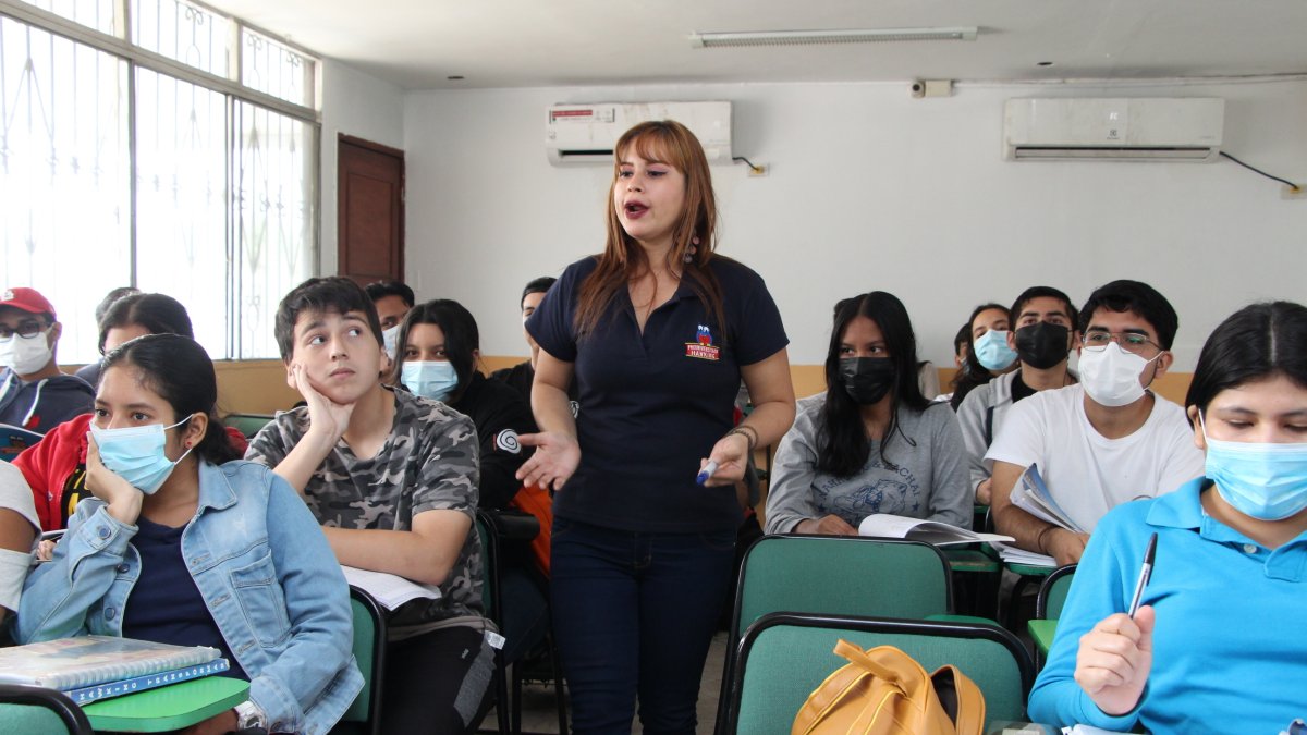Bachilleres graduados en años anteriores se ha preparado en el grupo preuniversitario Hawking para volver a rendir el test Transformar.