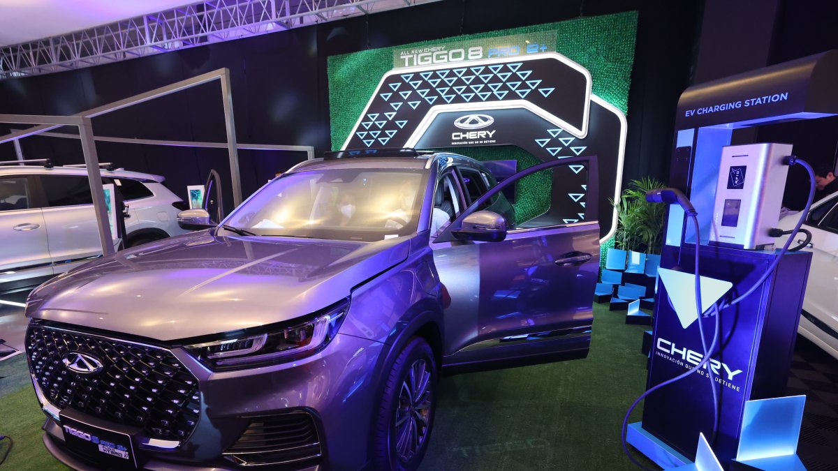 Chery es uno de los expositores que ofrecen nuevos modelos de carro. Entre su oferta está un carro híbrido.