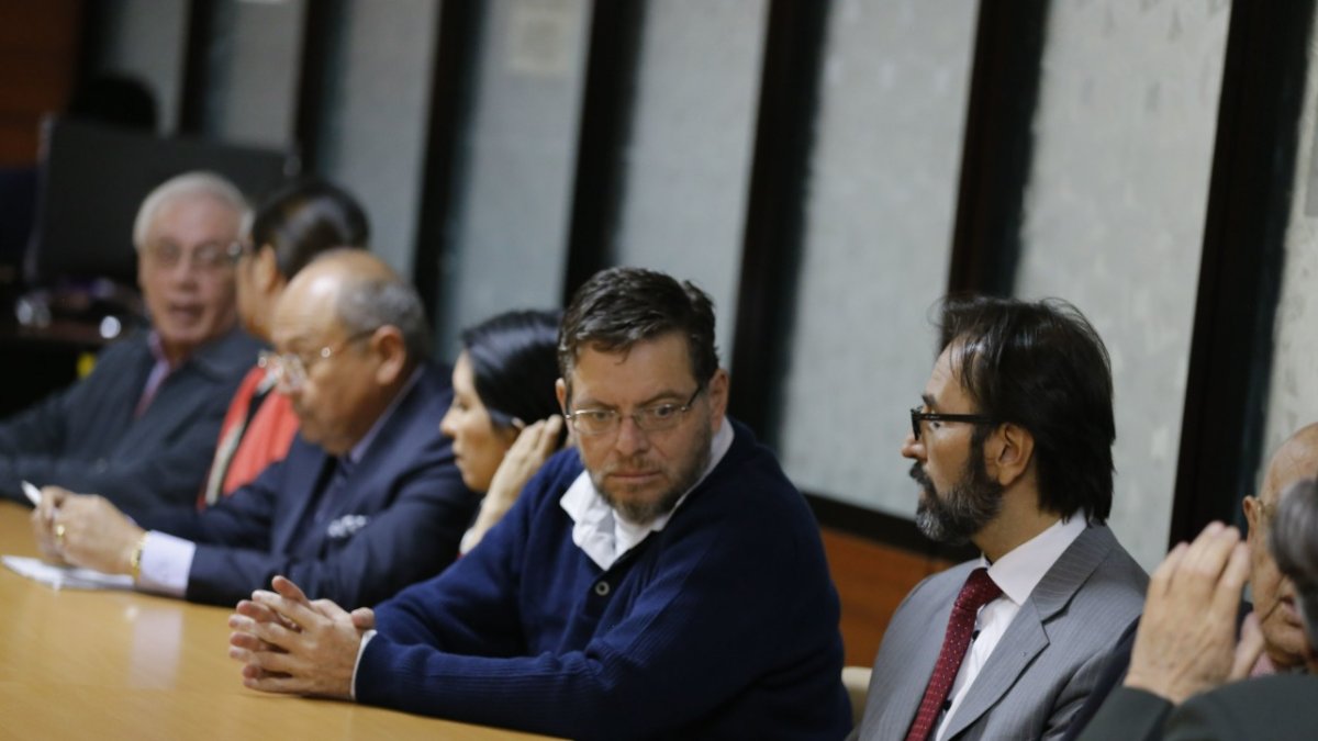 Oferta. En enero el exministro de Electricidad ofreció pagar parte de la reparación integral con un vehículo usado.