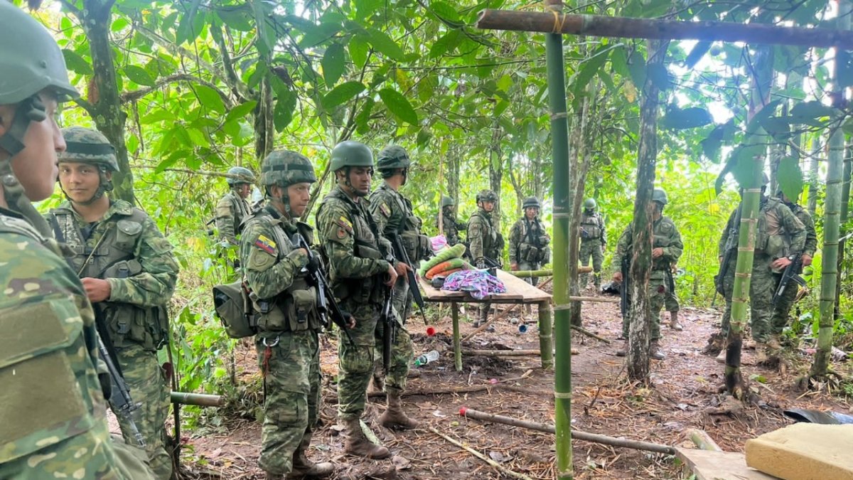 Las Fuerzas Armadas de Ecuador han intensificado sus operaciones en la frontera con Colombia.