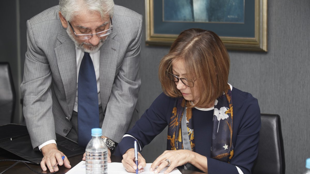 Firma. Representantes de la banca y de CFN suscriben convenio.