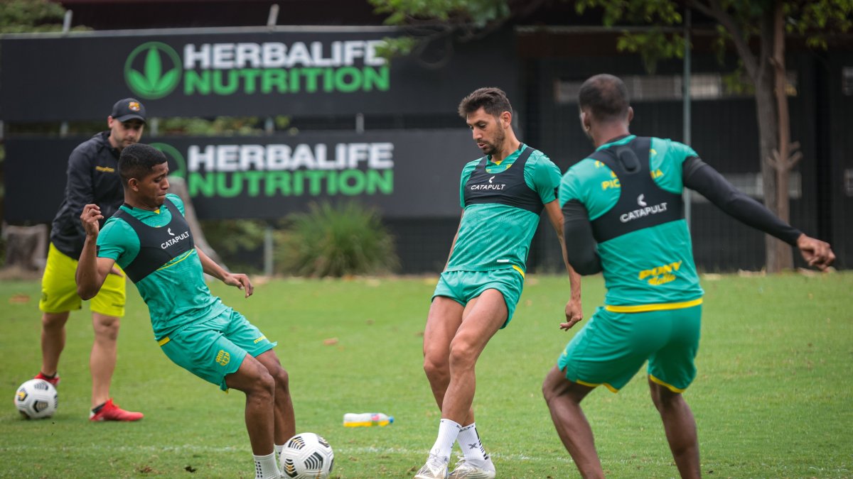 Barcelona se alista para el duelo contra Gualaceo en Azogues.