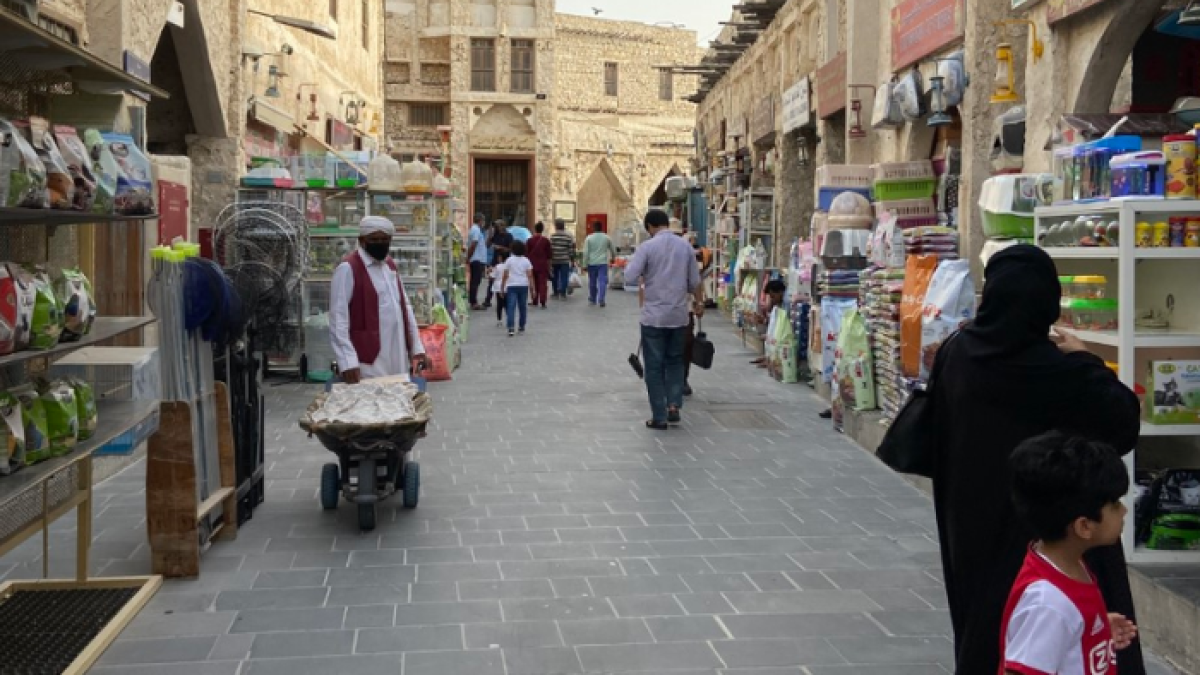 Las calles de Qatar se alista para acoger miles de turistas por el Mundial.