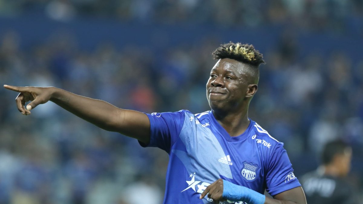 Los locales eran claros dominadores al final de la primera etapa, pero ambos equipos se fueron al descanso con un empate sin goles.