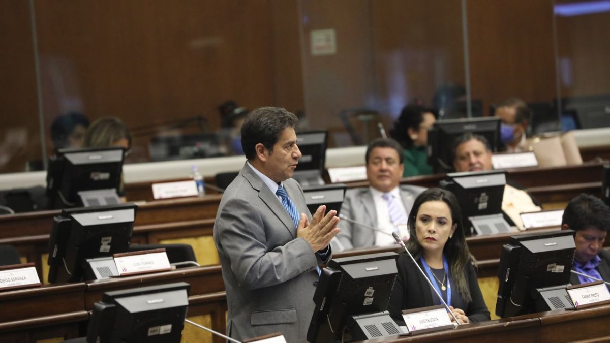 El debate por el juicio político al Consejo de la Judicatura duró cerca de cinco horas. Legisladores como Bruno Segovia votaron por la censura y destitución.