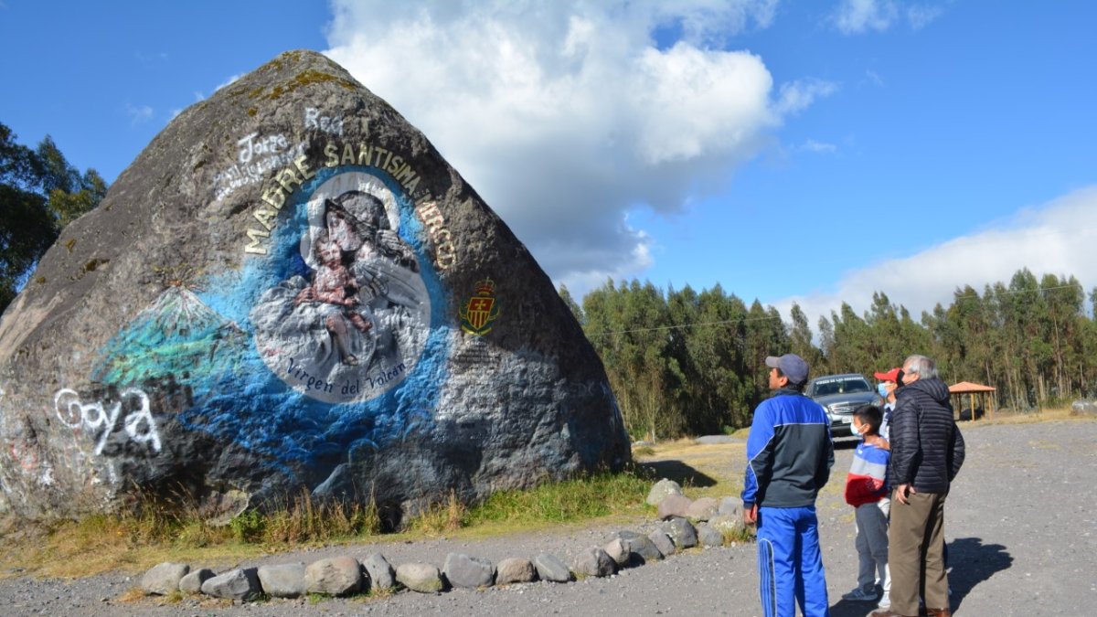 La piedra. Está a unos 40 minutos de Latacunga, en el sector rural de Chilintosa.