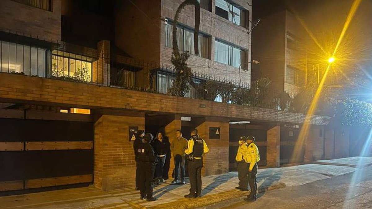 Quito. Afuera de la casa del legislador Fernando Villavicencio se encontraron cuatro casquillos de bala.
