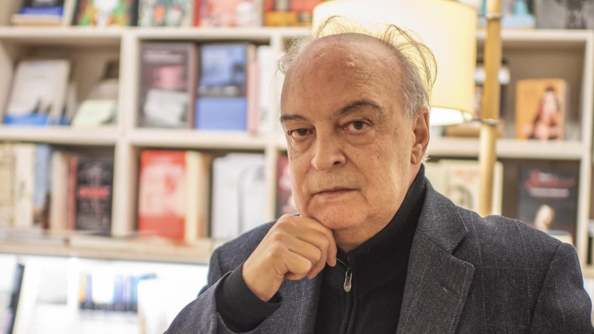 El escritor español Enrique Vila-Matas es el autor de 'Montevideo'.