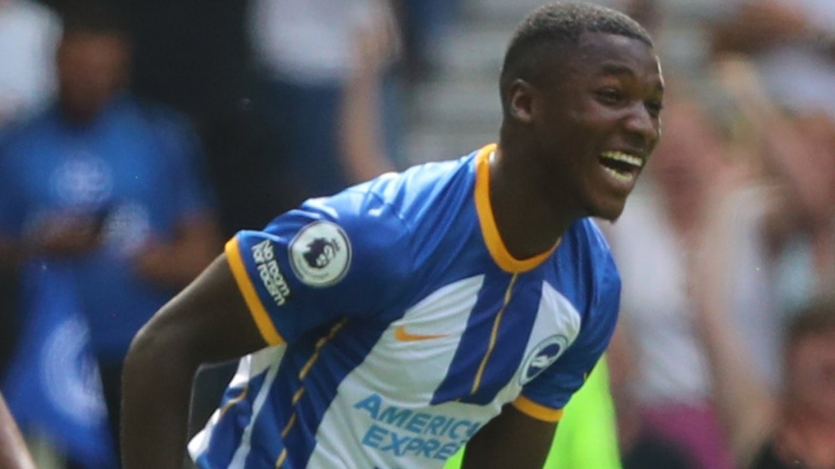 Moisés Caicedo celebra el gol que anotó al minuto 15 y que sirvió para la remontada del Brighton