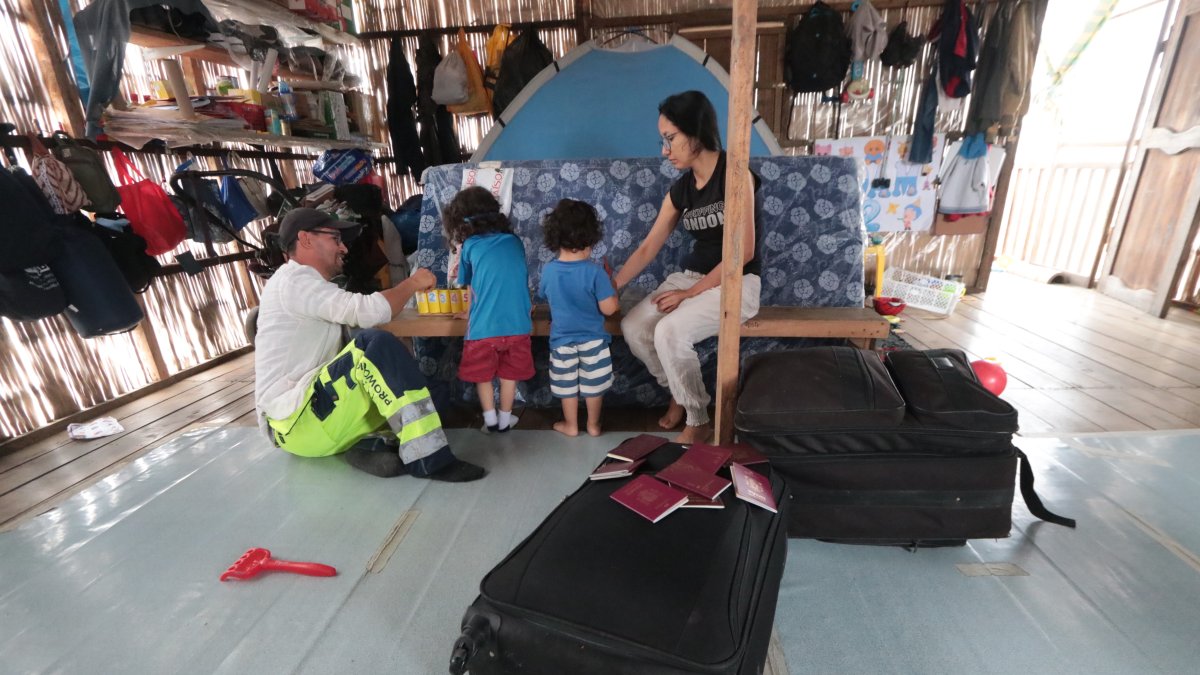 Oswaldo Aguilar y su familia habitan en una casa de caña, ubicada en Ayalán. Este machaleño retornó en julio de 2020, tras vivir 20 años entre España y Suecia.