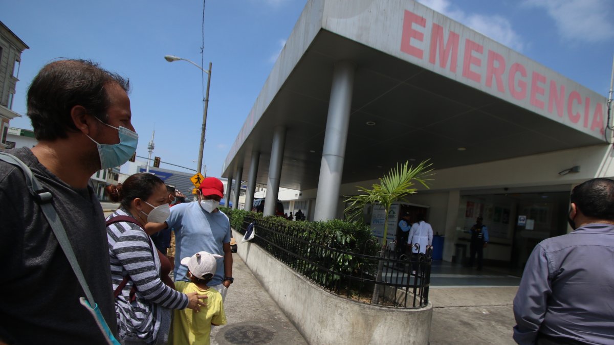 Hospital. Hasta ayer, domingo 4 de septiembre, los padres se quejaron de que no había ni jeringas en el hospital Francisco de Icaza.