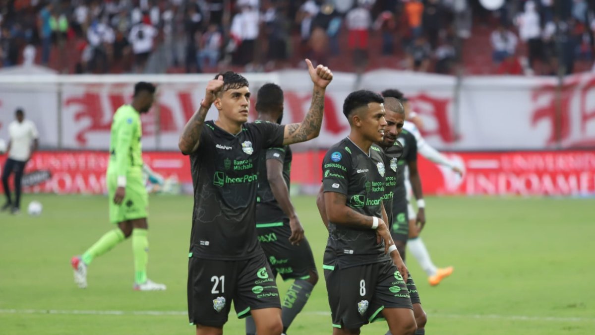 José Miguel Andrade festeja el primer gol de Orense ante Liga de Quito.