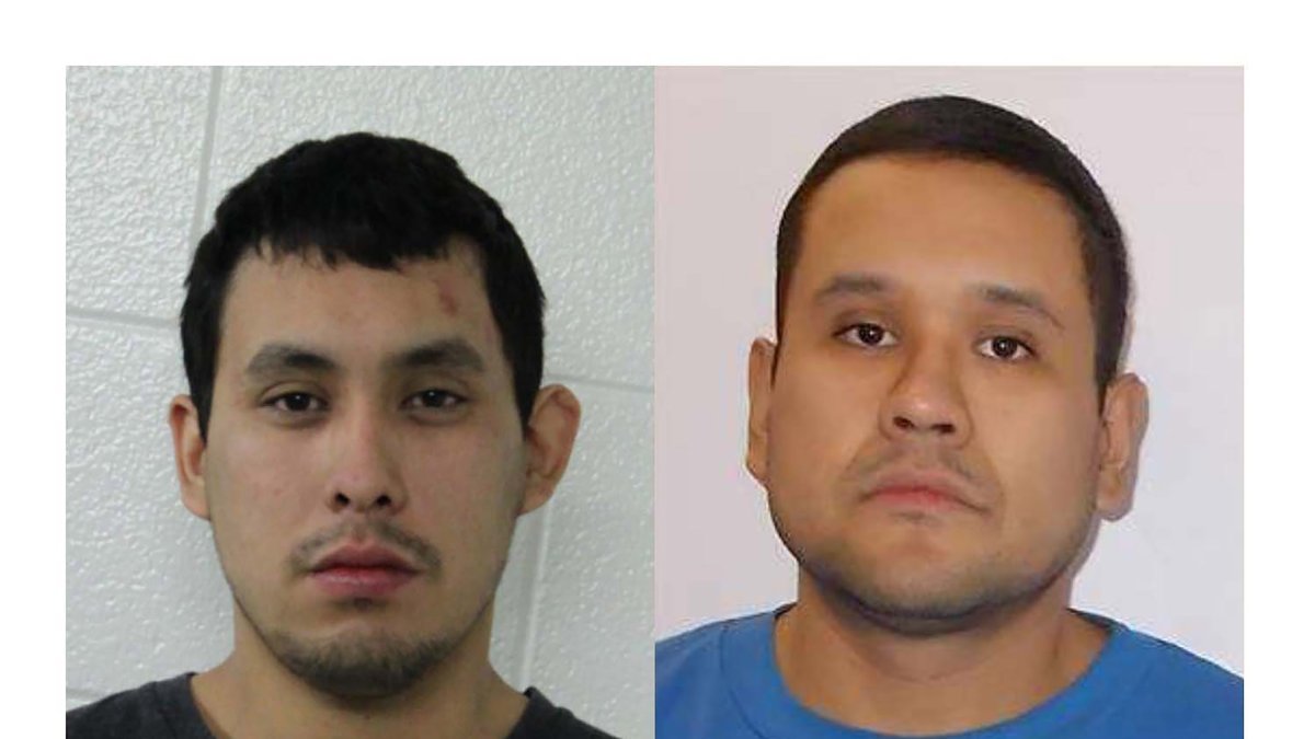 Fotografía cedida por la Real Policía Montada de Canadá que muestra a los sospechosos Damien Sanderson (i) y Myles Sanderson (d), quienes están siendo buscados por la policía.