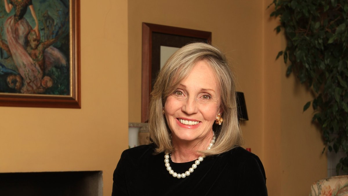 Laboró en Ecuavisa de 1977 a 1987.  Entre quienes fueron sus compañeros más queridos recordaba a Alberto Borges, Alfonso Espinosa de los Monteros y Teresa Arboleda.