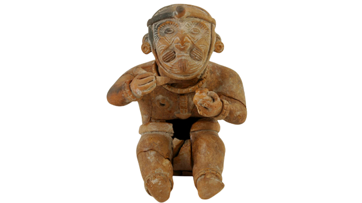 Imagen cedida por el Museo Antropológico y de Arte Contemporáneo de Guayaquil, que muestra una figura de la cultura prehispánica Jama-Coaque, llamado Tocado cuerno y coquero, tras un estudio entre México y la costa de Ecuador.