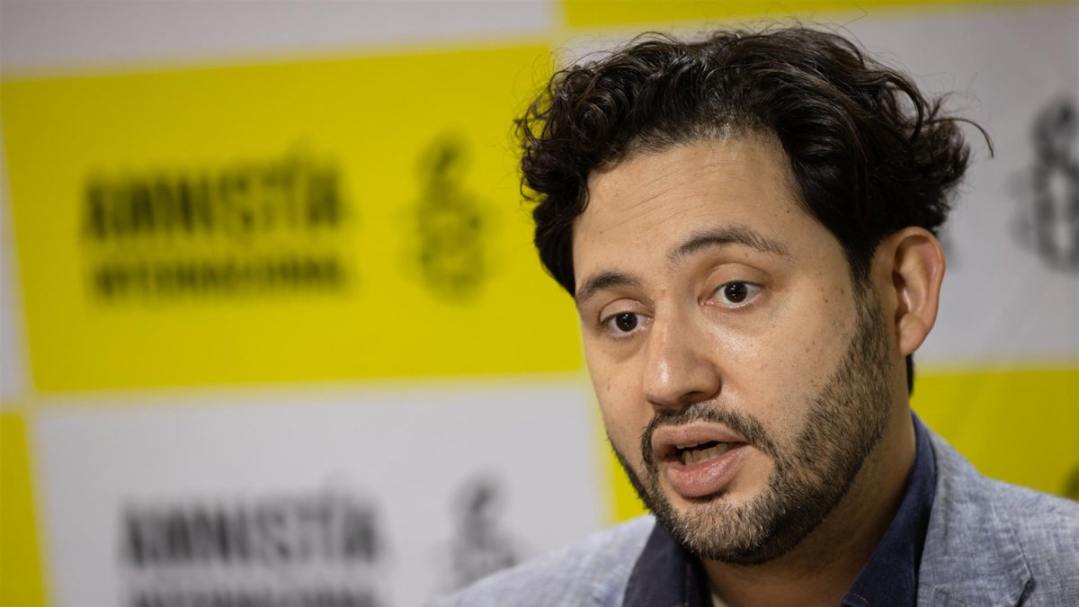 Fotografía de archivo en la que se ve a Rodrigo Bustos, director de Amnistía Internacional Chile.